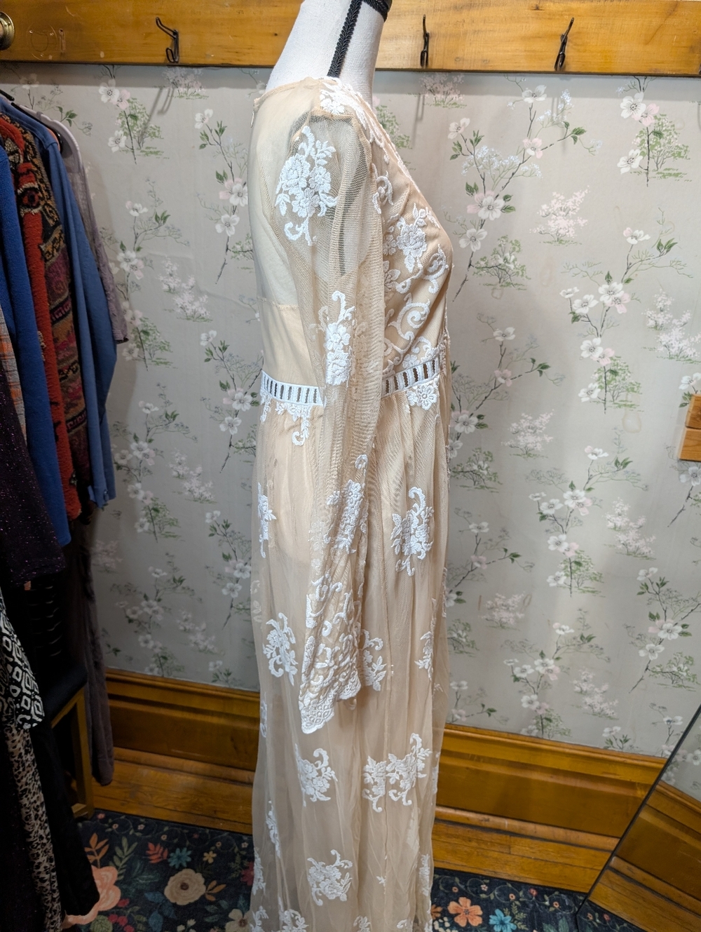Forever 21 Crochet Lace Maxi Dress - Picture 13 of 14